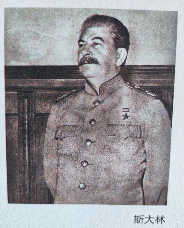 斯大林有多猛？丘吉尔的评价很有高度，他说：“他接过的是一个扶木犁的国家，他留下的