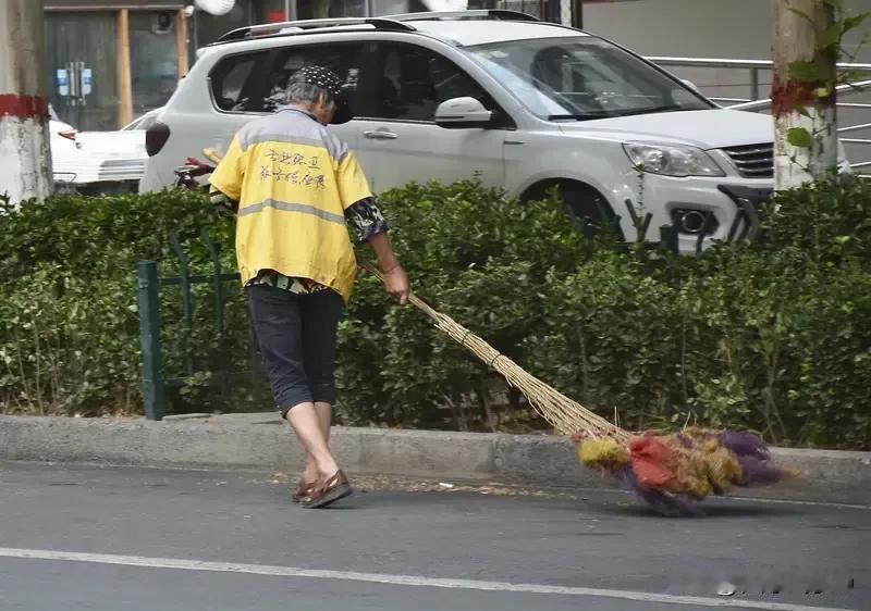 帮助真正失去劳动能力，没有收入，无人赡养，需要帮助的弱势群体，无可厚非，大家也是