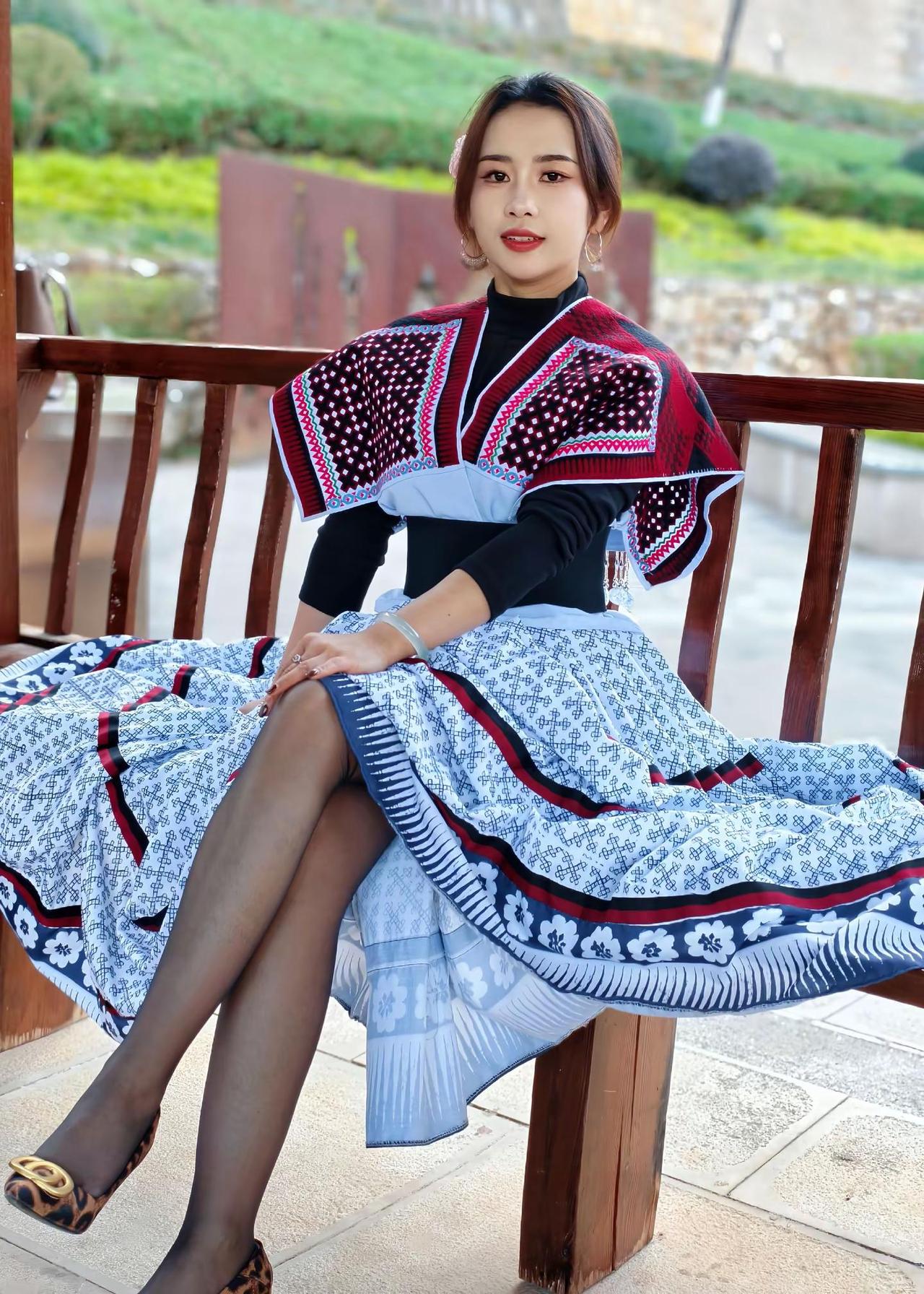 苗族总要穿一次少数民族服饰吧我穿上民族服装的样子