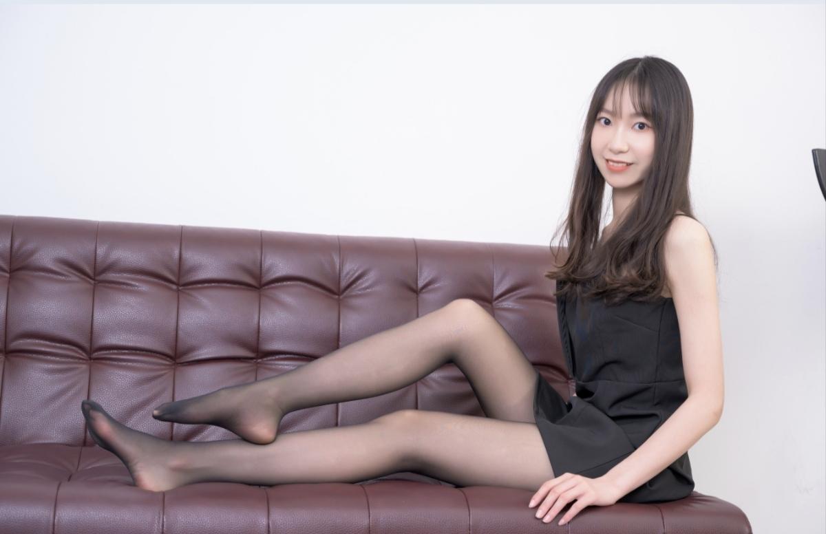伊森职场女性丝袜高跟穿搭风格分享分享职业装穿搭性感丝袜裹身，轻纱薄雾绕。