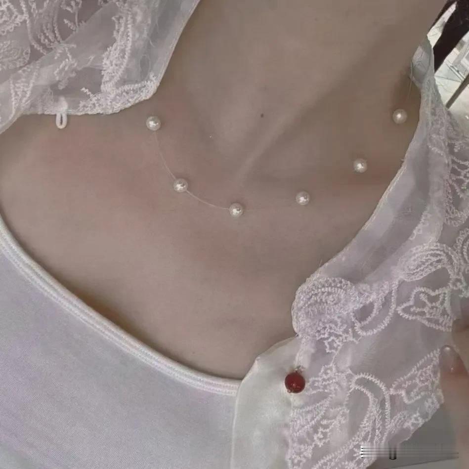 心机女老油条情场高手，这种女人习惯性的用暗示暧昧的语言、来挑逗男人，如果有不