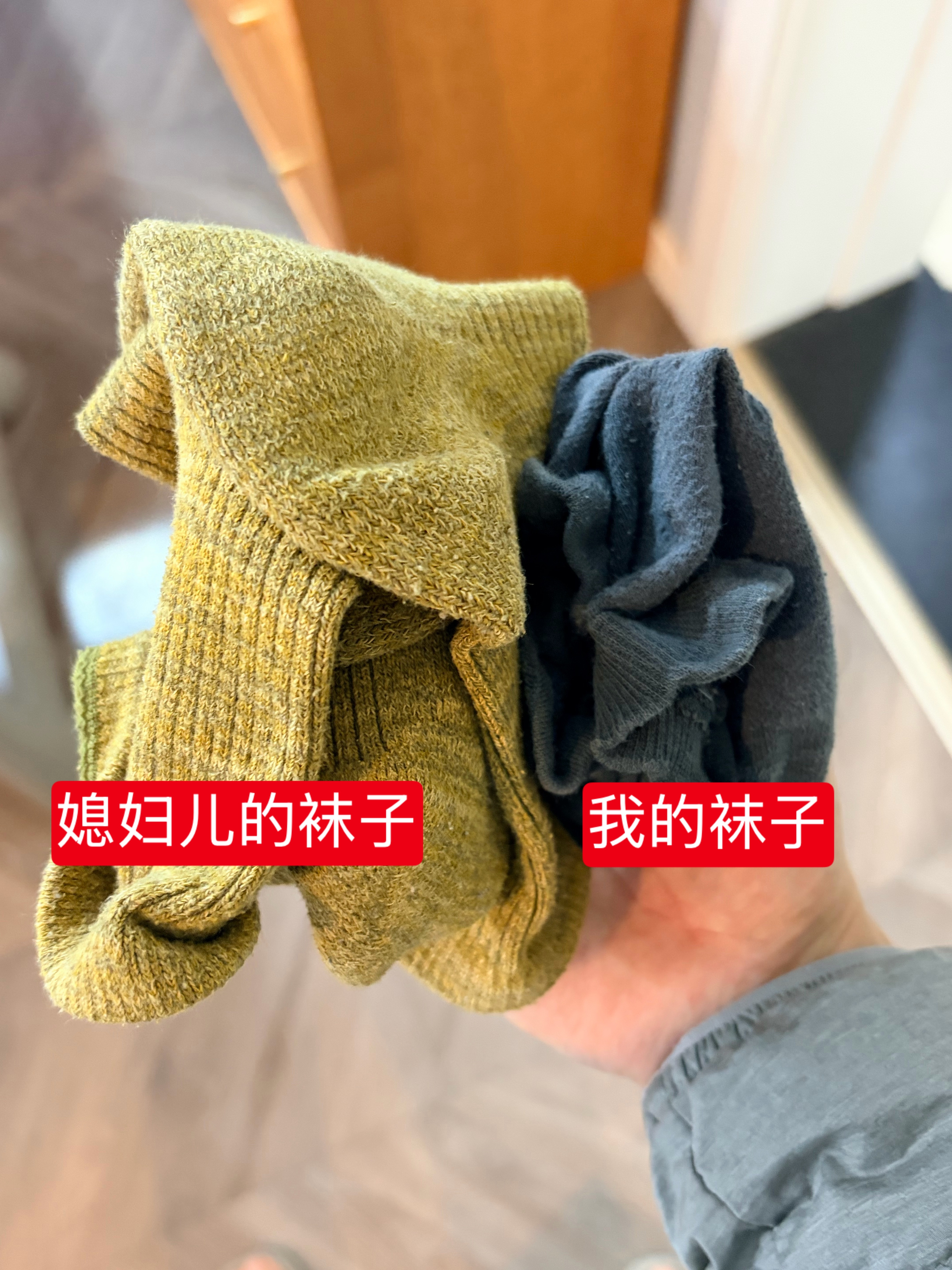 是不是女生都比较怕冷？我们家我媳妇睡觉盖四季被，我盖空调被脚还得伸出来透气，昨晚