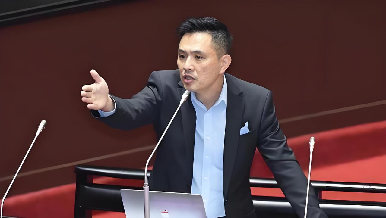聘为国民党副主席恰如其分！郑丽文幸有陈以信！他几乎抵挡了这段时间全部火力，甚至赌