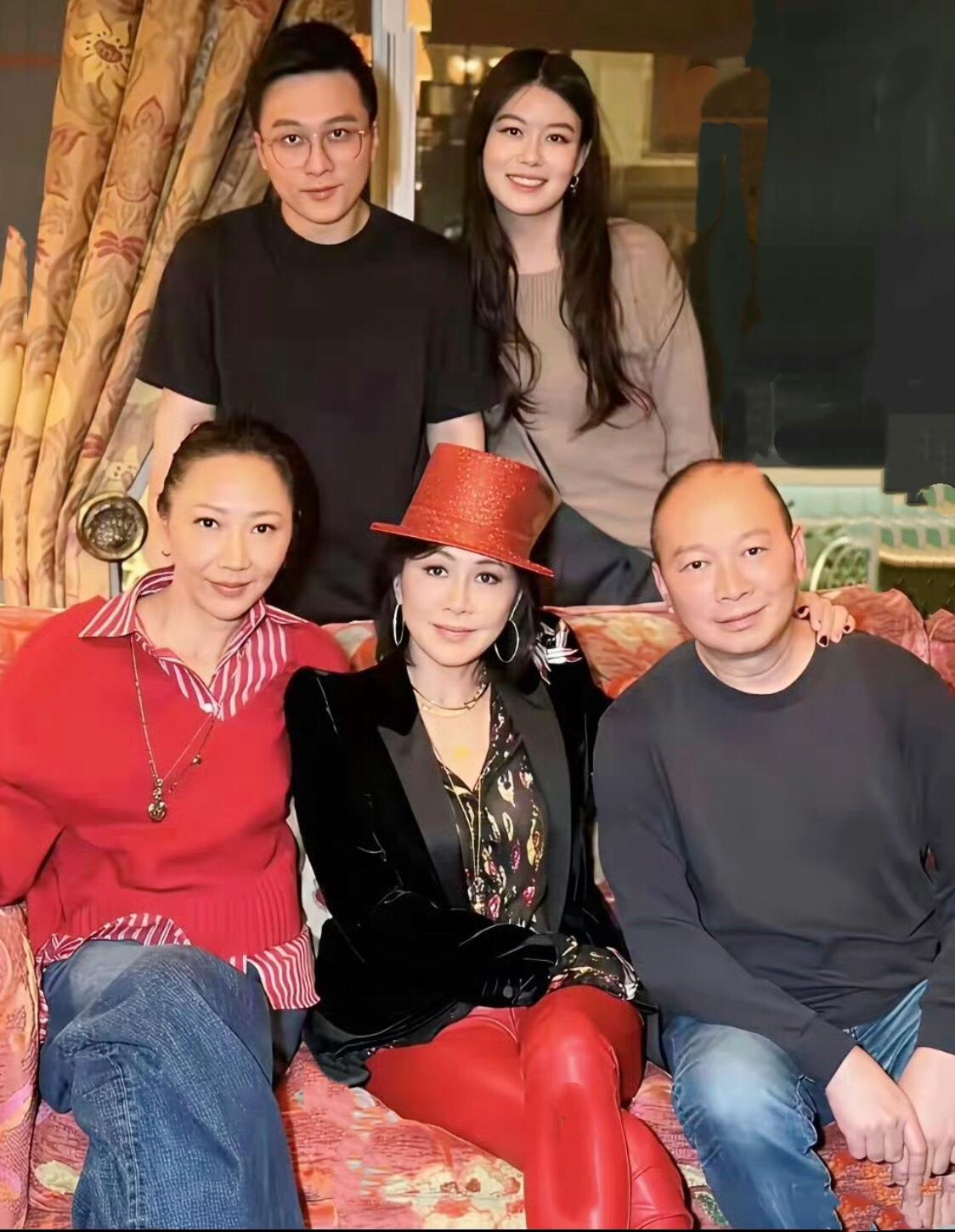 刘嘉玲于价值2.6亿豪宅举办跨年宴会，28岁侄子首度现身，不少人猜测他或将继承亿
