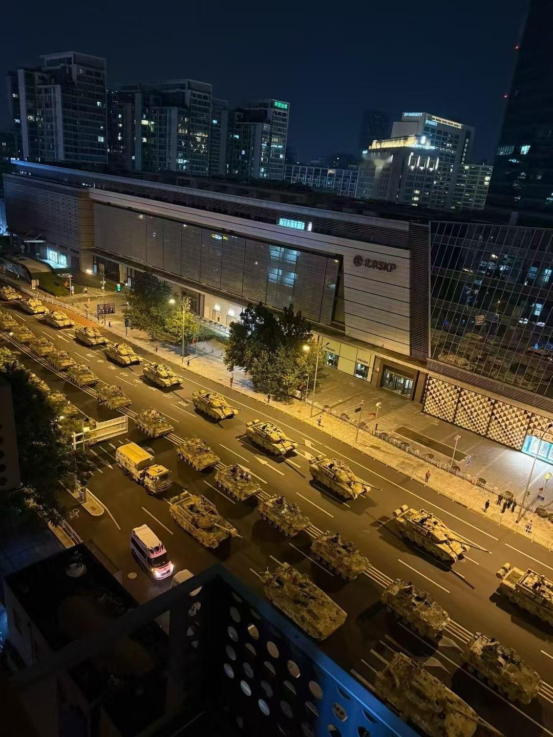北京夜景时刻准备着[墨镜]​​​