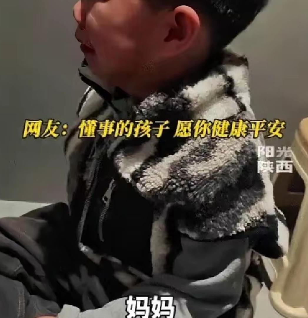 河北，一男孩妈妈因病去世，有一天，孩子回家就跟爸爸说，自己想一个人去厕所待会儿，