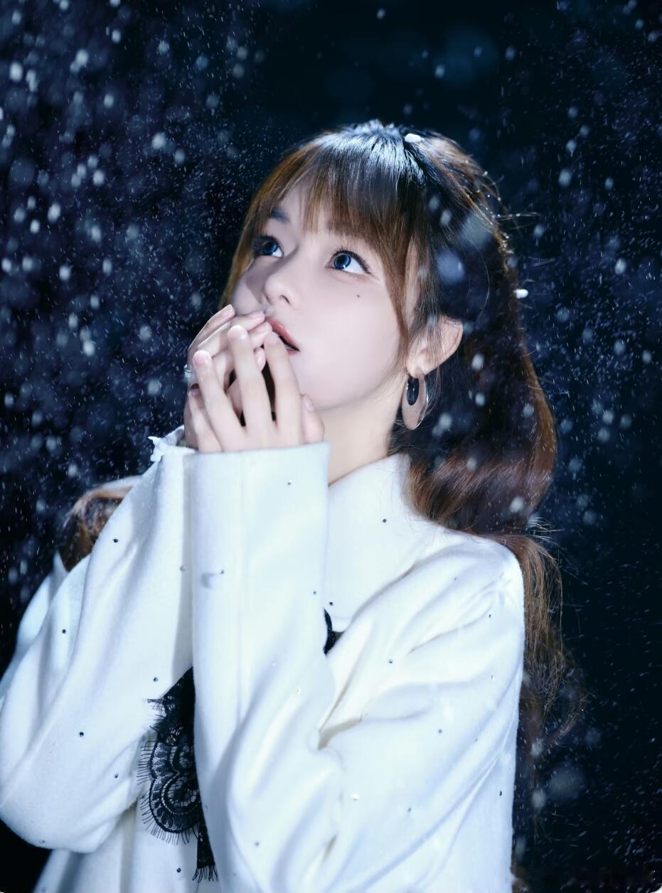 我就说让黄霄雲词曲创作会出大事黄霄雲一手包揽创作的全过程，妥妥的创作型歌手，黄霄