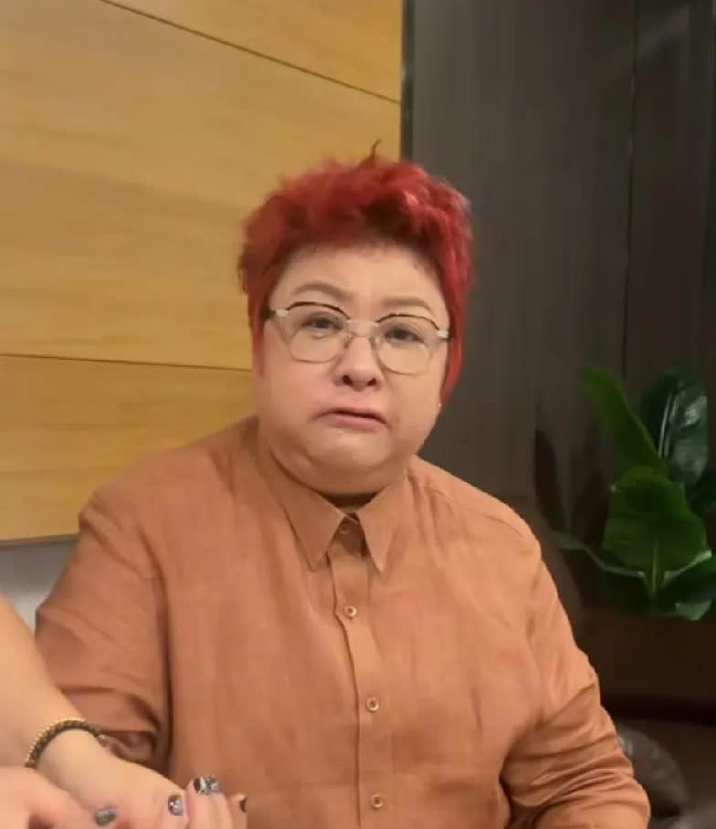 韩红老师太可爱了。这两天高温，韩红老师在我们合肥开演唱会又签售，很辛苦，委屈巴巴