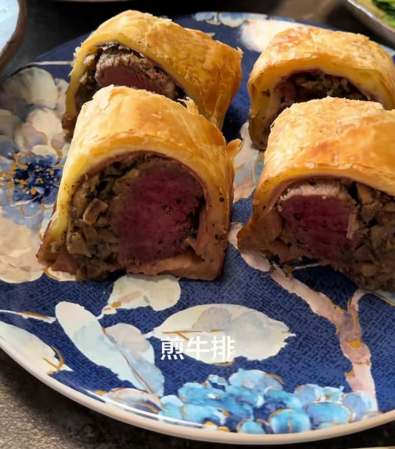 初三学生的豪华早餐，太美味了同事家孩子读初三，她每天早起精心准备一大家人的早