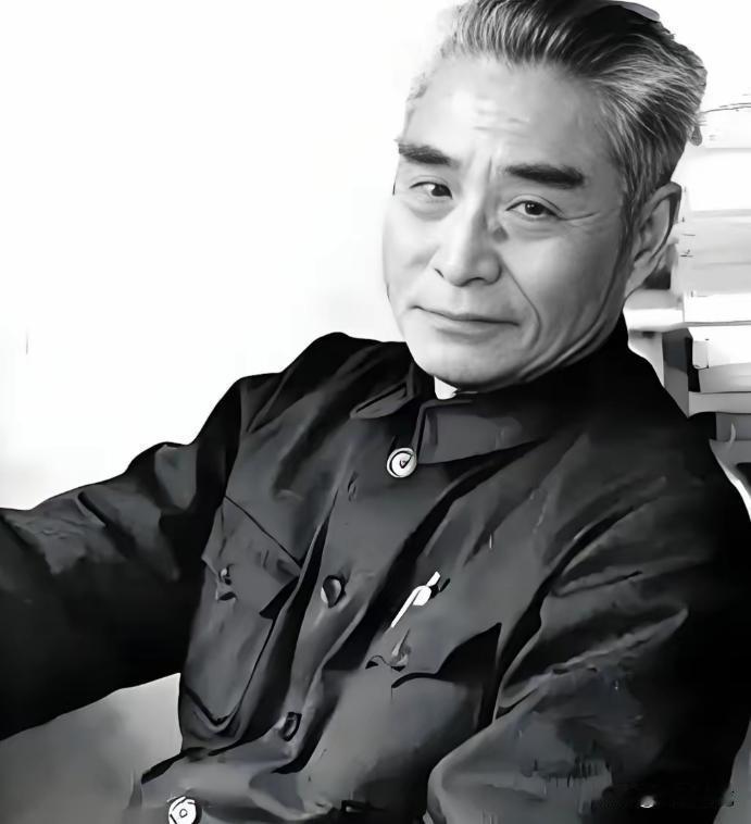 特赦后的黄维想要回西柏坡看一看，进屋看了两眼，出来便忍不住感叹：蒋介石当败，我输