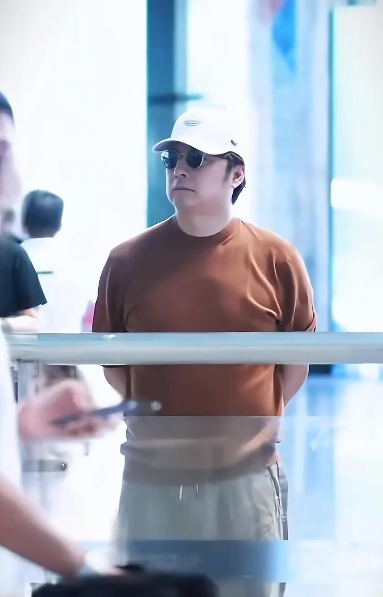 李湘和王岳伦这对曾经的两口子，现在都一样胖了[捂脸哭]。他们俩是真的爱孩子，王诗龄
