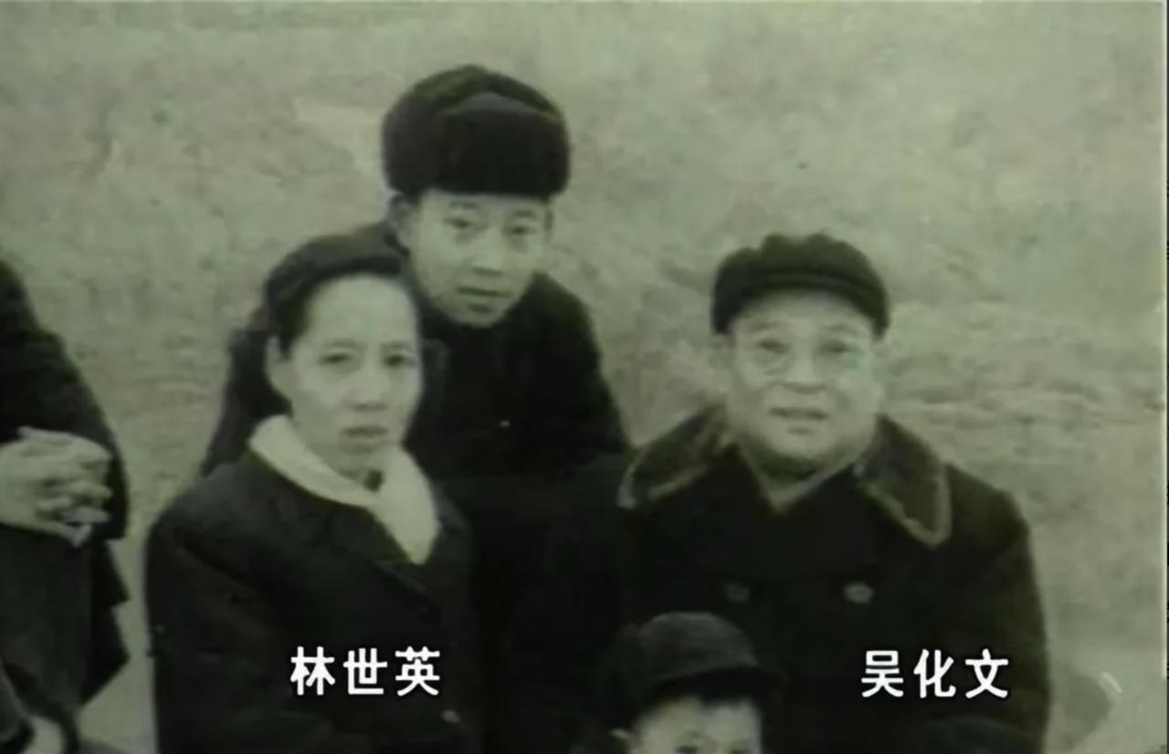 1948年，吴化文起义前，犹豫不决，地下党员大惑不解，这时，他的妻子对地下党员说
