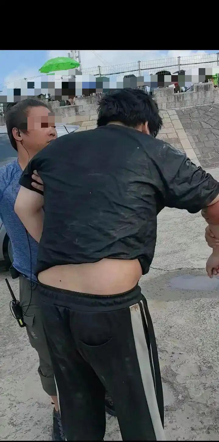 “命真大啊！”10月9日，浙江，一200斤男子醉酒后不慎掉进钱塘江，漂浮7个小时