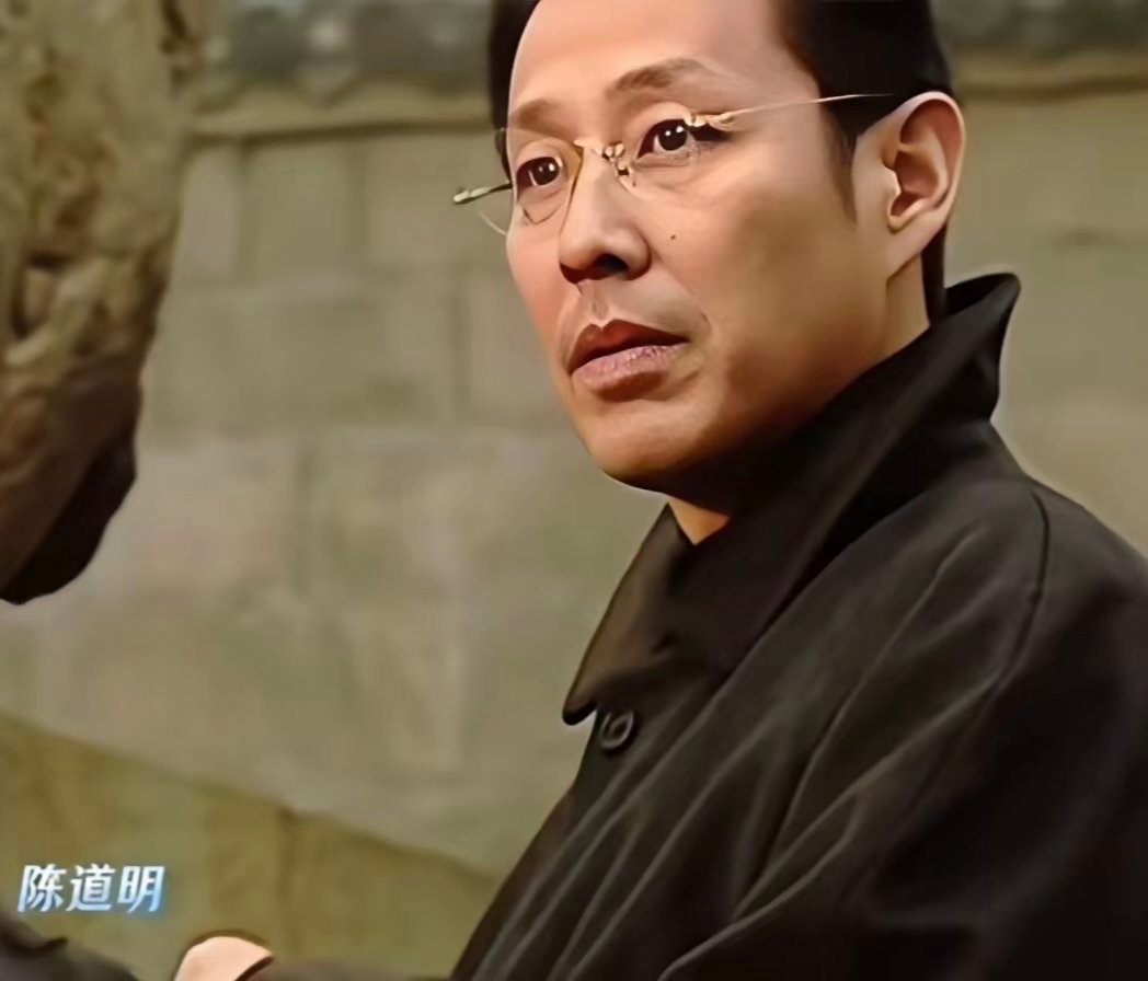 两位儒雅男神，刘松仁和陈道明也算是叔圈天花板了吧，你觉得谁更帅呢​​​