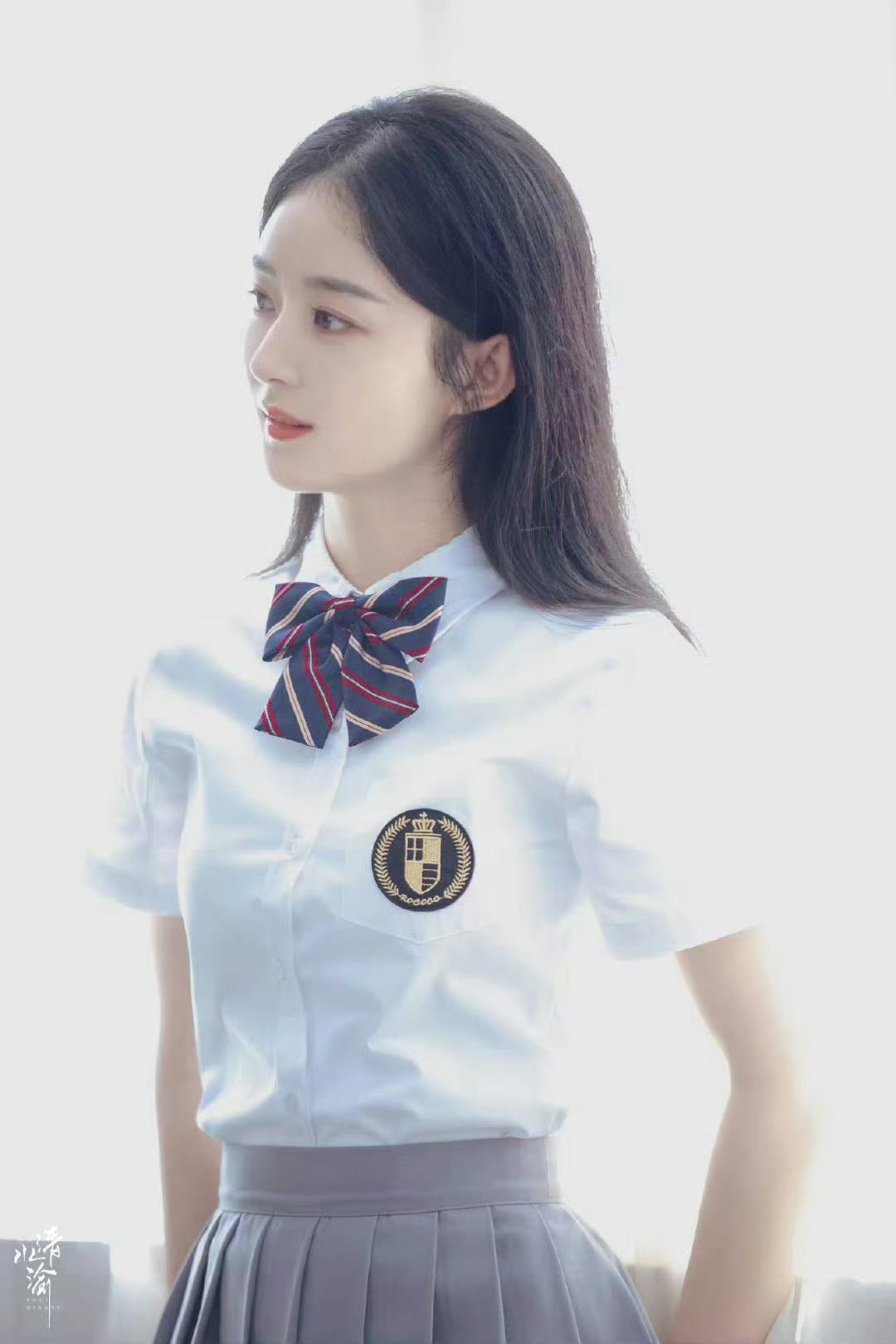 校园女神图鉴上线📚✨谁的青春里，不想遇见这样一位漂亮学姐？赵丽颖这身学院