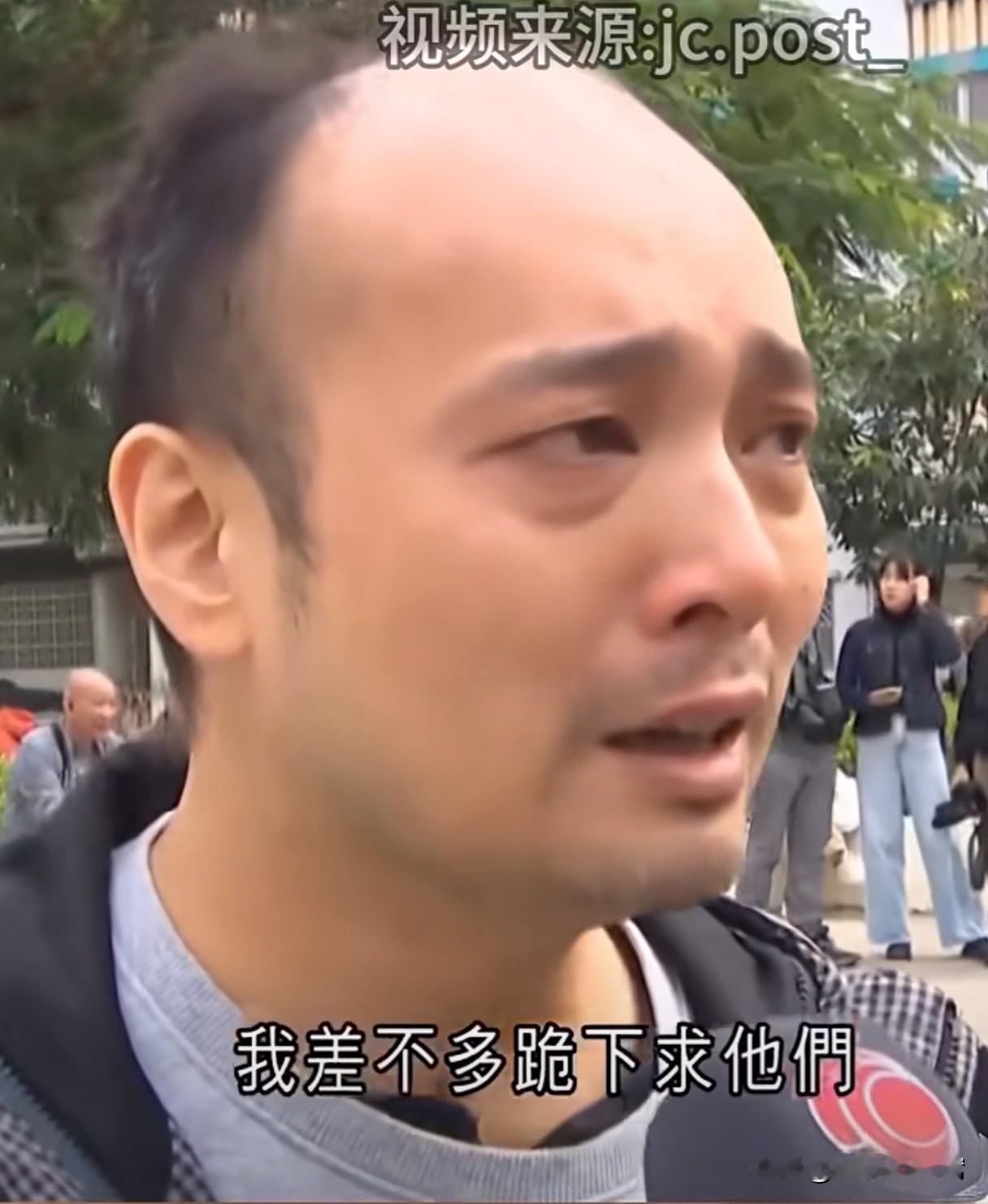 “救救我的妻子！我是跪下了求他们了。”灾后采访，遇难者家属哽咽发声让人泪目！