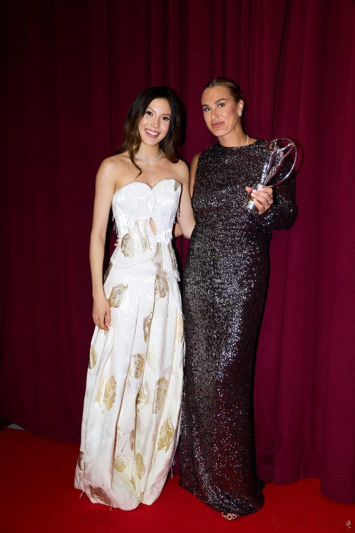 今晚在劳伦斯世界体育奖的盛典上与德约科维奇共同担任混双主持🌟🎾😁感谢劳伦