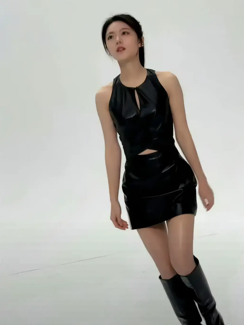 赵今麦穿黑裙变身性感小女人，你喜欢吗？