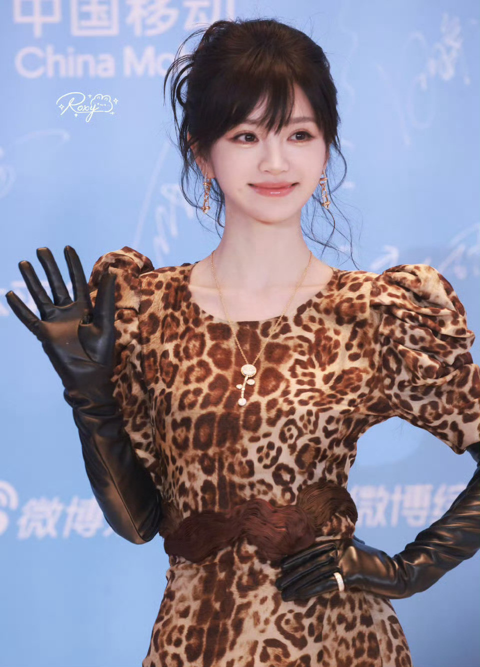 田曦薇第一次当老大还不太熟练田曦薇豹纹小猫