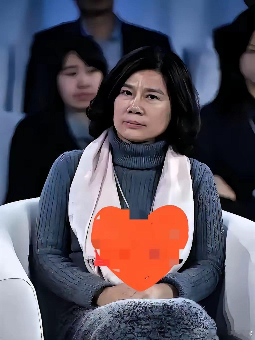 董明珠又赢了，赢得很孤独。美的签了，小米签了，海尔签了，19家企业围坐一桌，签下“铝代铜”自律公约。