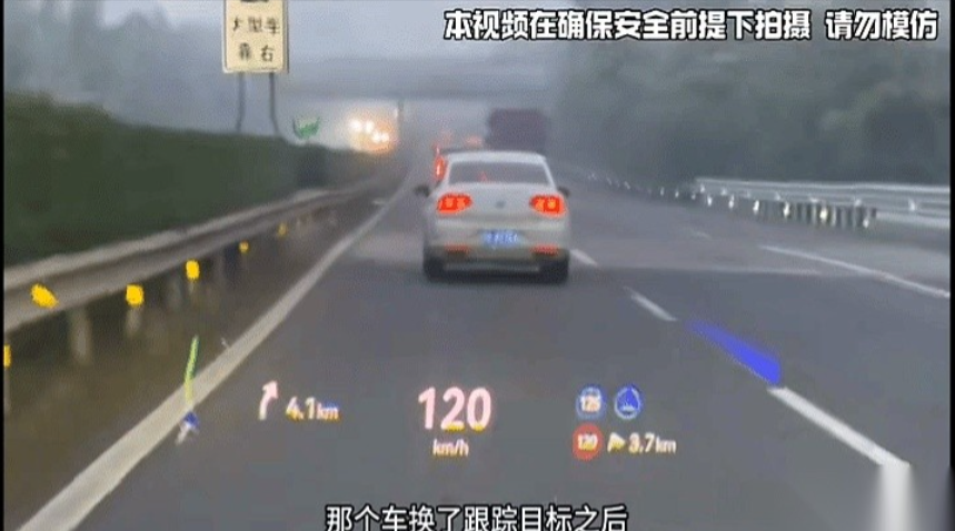 我靠，我今天才知道，华为那个车上的智能驾驶，居然是用“火控雷达”的逻辑在跑……