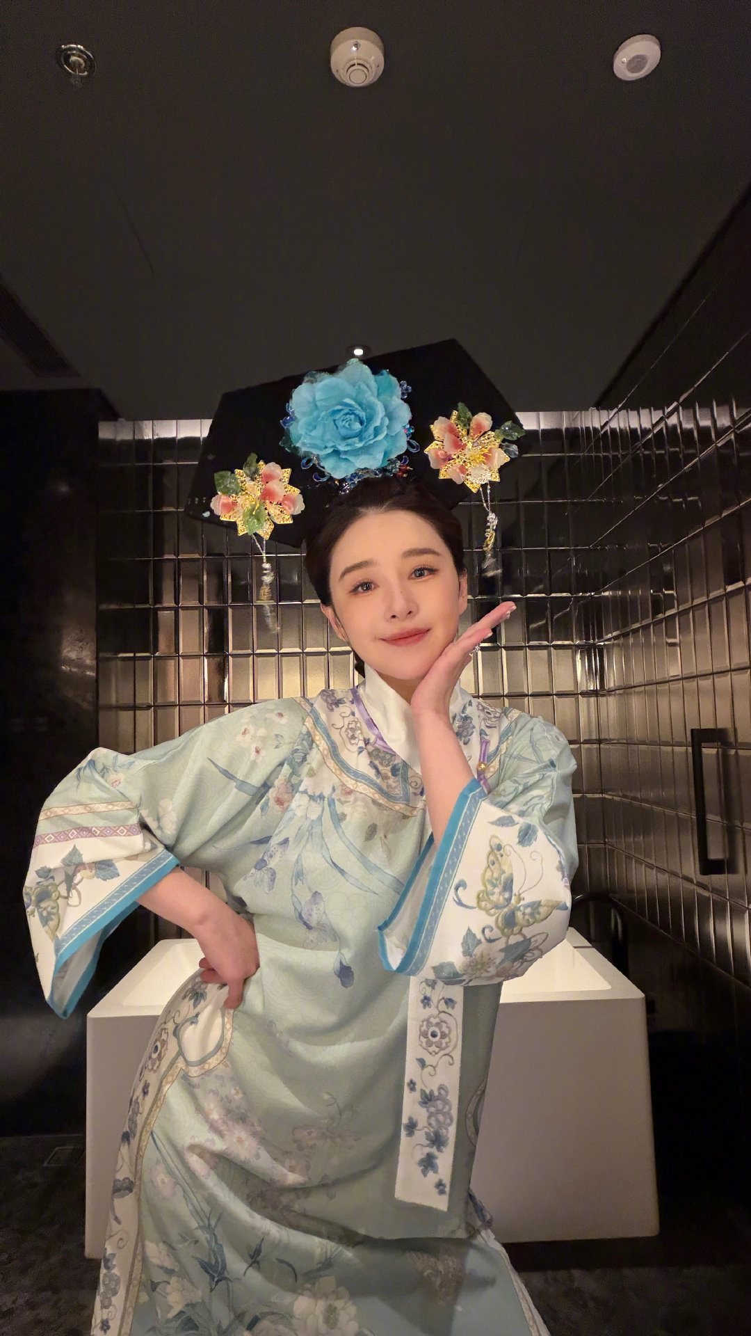 阚清子热搜冲浪第一人一边念一边笑，姐姐真的毫无偶像包袱乘风2026阚清子