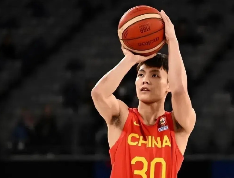 出来锤广东队徐杰这个女孩应是要毁人出轨男女关系混乱这是私德问题徐杰目前没有