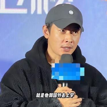 罗晋好憔悴啊…父亲离世后首现身这状态真是不敢认，加上空洞的眼神还略发福的状态，这