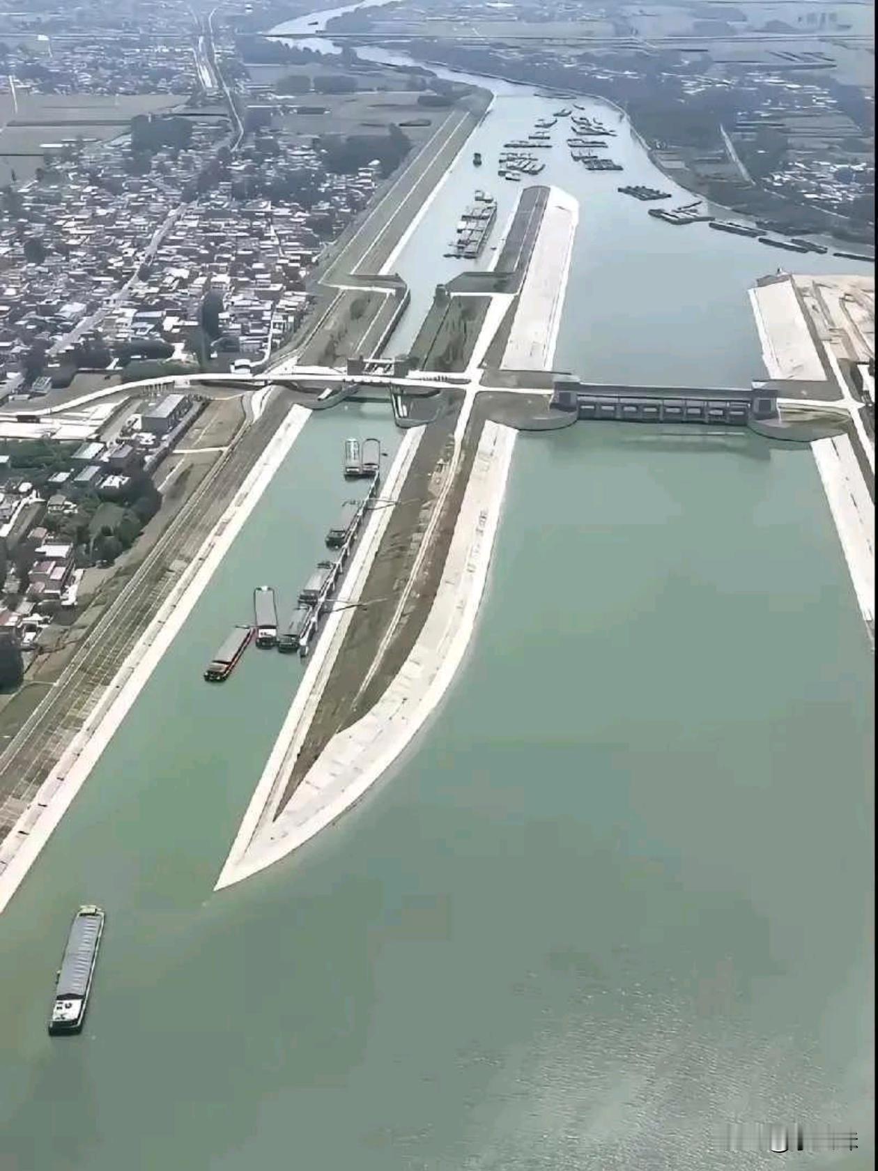 这个大坝修的跟把刀一样，有什么讲究吗？