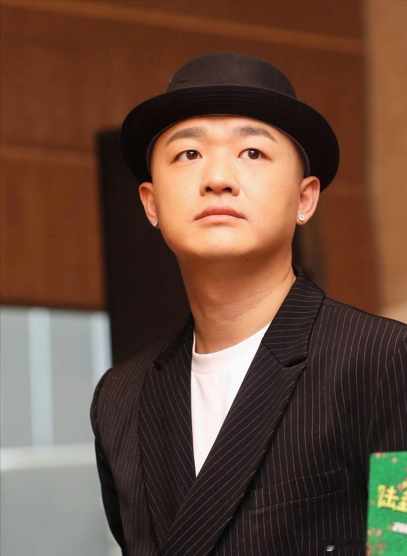 包文婧否认包贝尔出轨！称老公在外面得罪了人，狗仔跟拍了他5年​​​