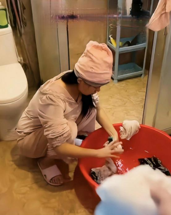 “满月酒变散伙饭！”江苏无锡，一27岁女子剖腹产生下孩子，婆婆说啥都不让雇月嫂，