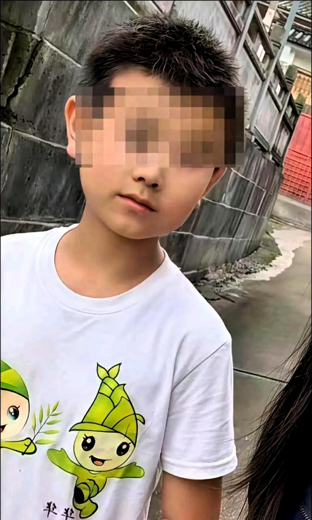 云南这起案件，像一根冰锥扎进人心。61岁的老妇人，就为了42公斤铁皮的微薄