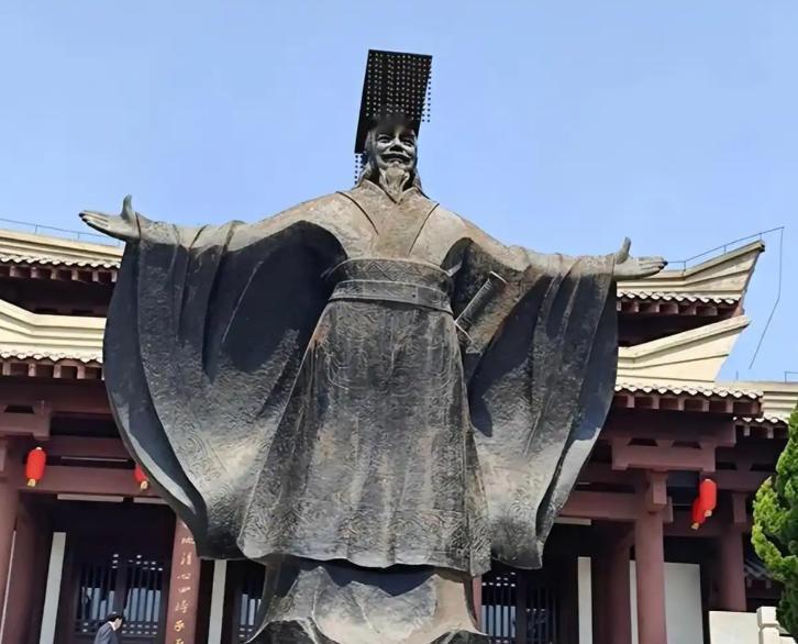 秦始皇49岁死了，所有人都说他短命，可没人算过账——统一六国之后的十一年里，这个