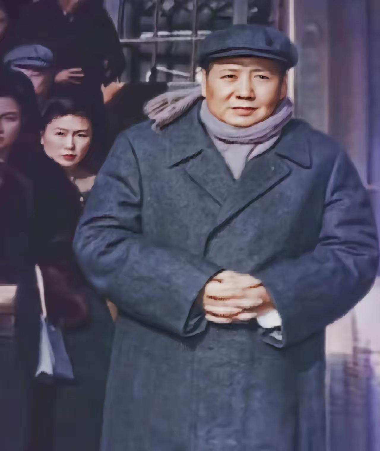 毛主席的诗词到底有多绝？说句实在话，那根本不是在写诗，那是把咱们中国人的脊梁骨和