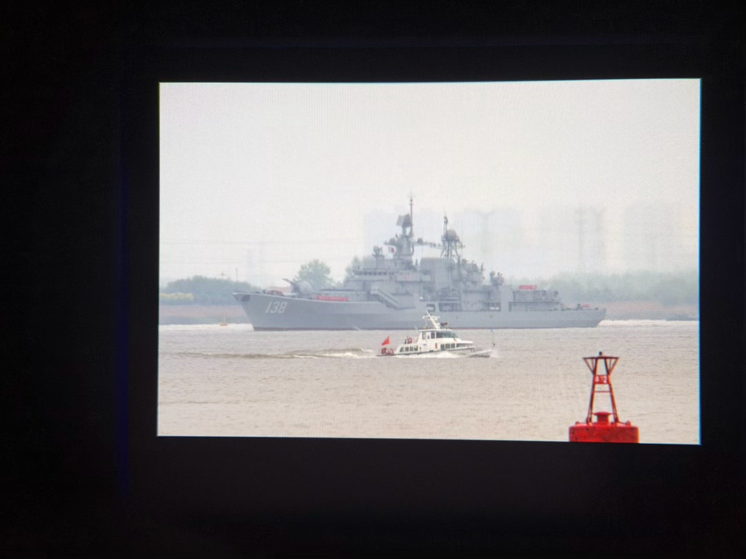 虽然一身水，但是还是拍到现代级了