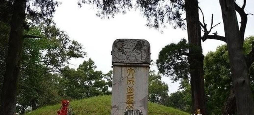 1966年11月12日，孔林遭受了大规模的破坏，孔子墓首当其冲，人们带着极大的好