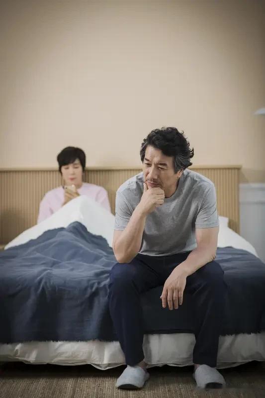 女人出轨后真的不会回头吗？其实这话真的太绝对了。身边见过好几桩中年婚姻的糟心事