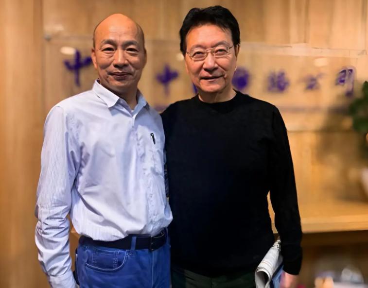 没想到韩国瑜在国民党主席选举中竟然选边站队，最终支持赵少康参选国民党主席。这