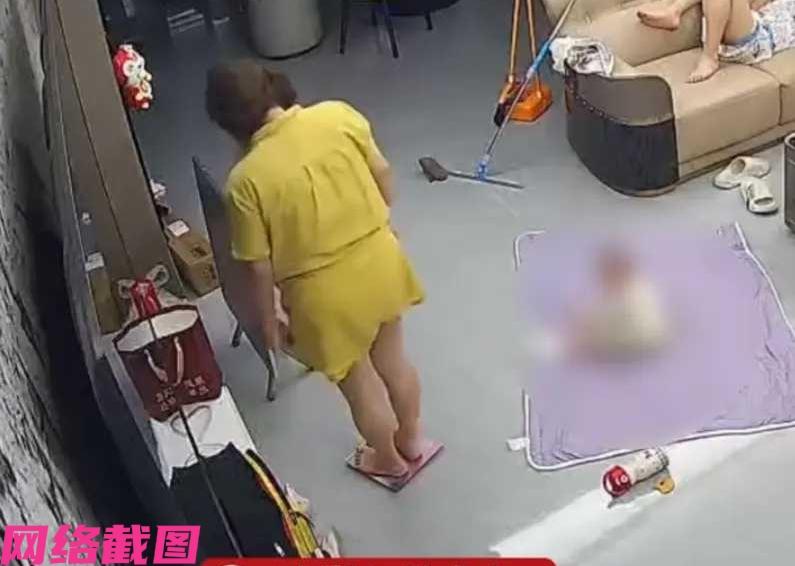 广东揭阳某户人家，在全家人吃完晚饭后集体看电视，女主人此刻却要给自己称体重，结果