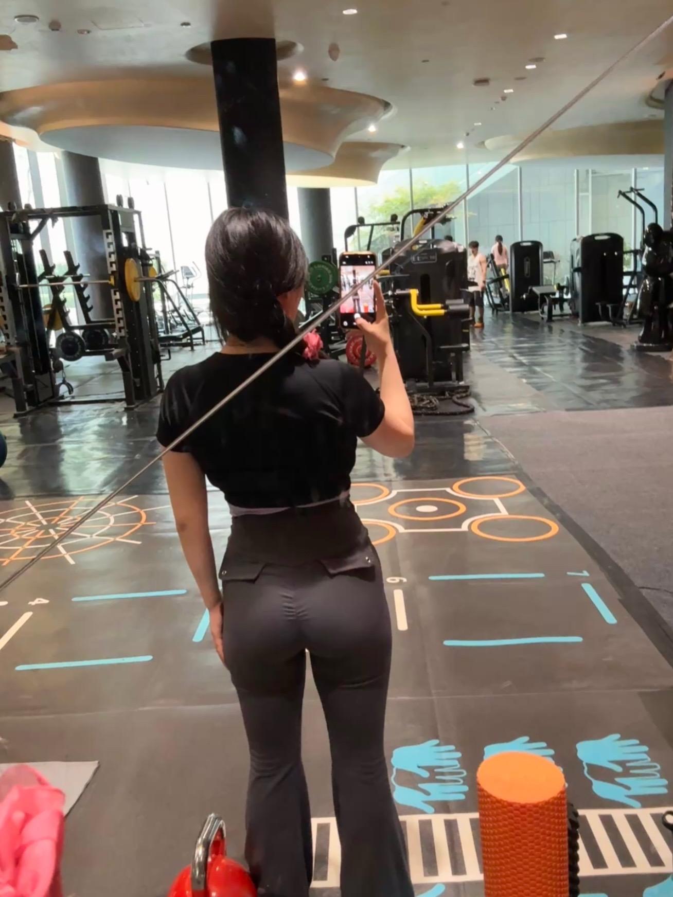 有空都去健身吧， 一如既往的热爱， 💪 中年以后一定要好好的锻炼身体...