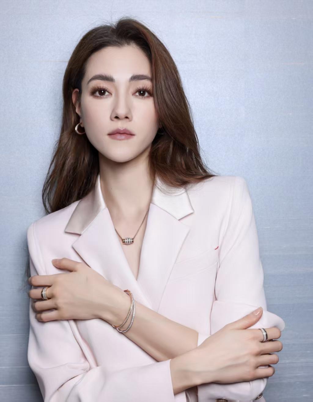 Lisa与LV三公子确认分手，可预见娜然、霍启山的恋情，差不多也那么回事。豪门公