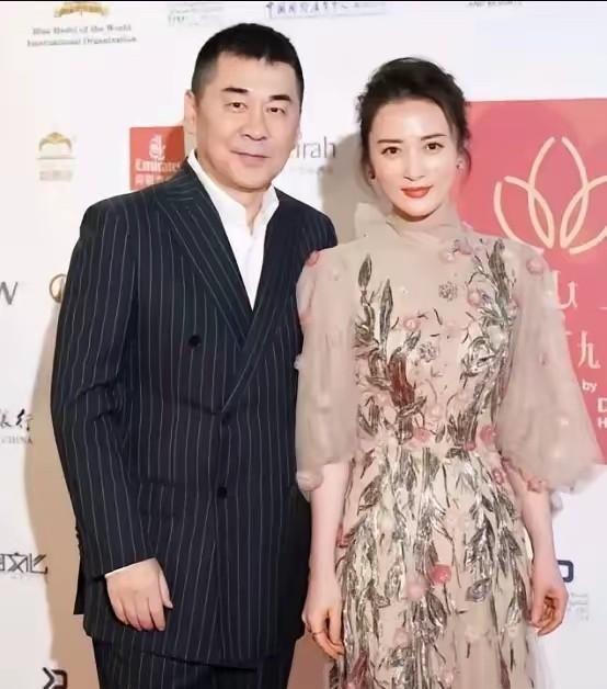 陈建斌见吴越装不认识这事太离谱了。当年和吴越好五年，拍《乔家大院》时看上蒋勤勤，