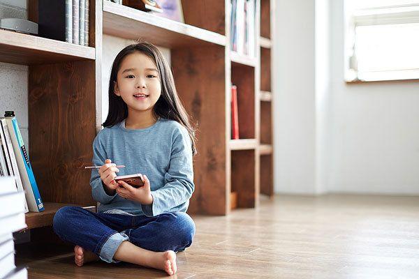 孩子喜欢让别人帮忙解决事情, 说明你有一个大问题需要解决