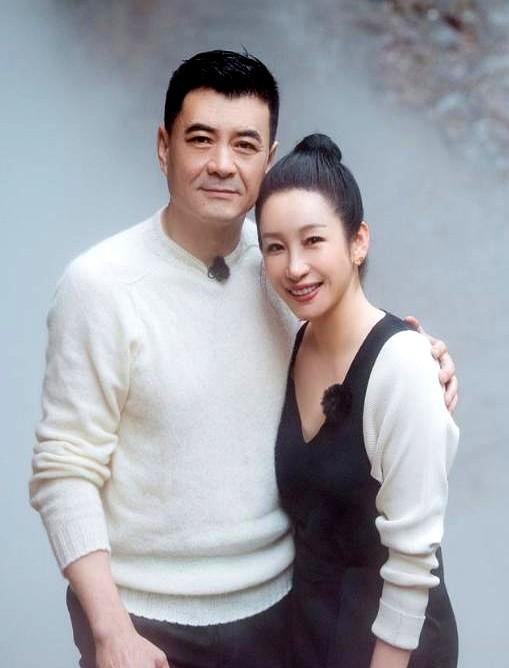 当年，秦海璐与身价20亿的李厚霖同居了四年。她还一心一意盘算着怎么嫁过去，人家