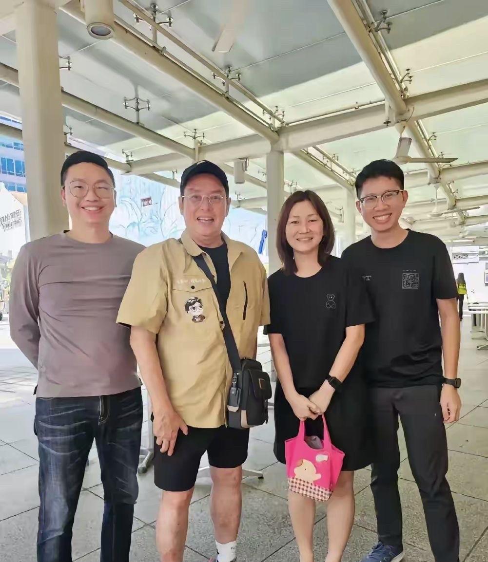 不知道你发现一个现象没，男人老了之后，会有小肚子，上半身胖，但是腿又很细，这是咋
