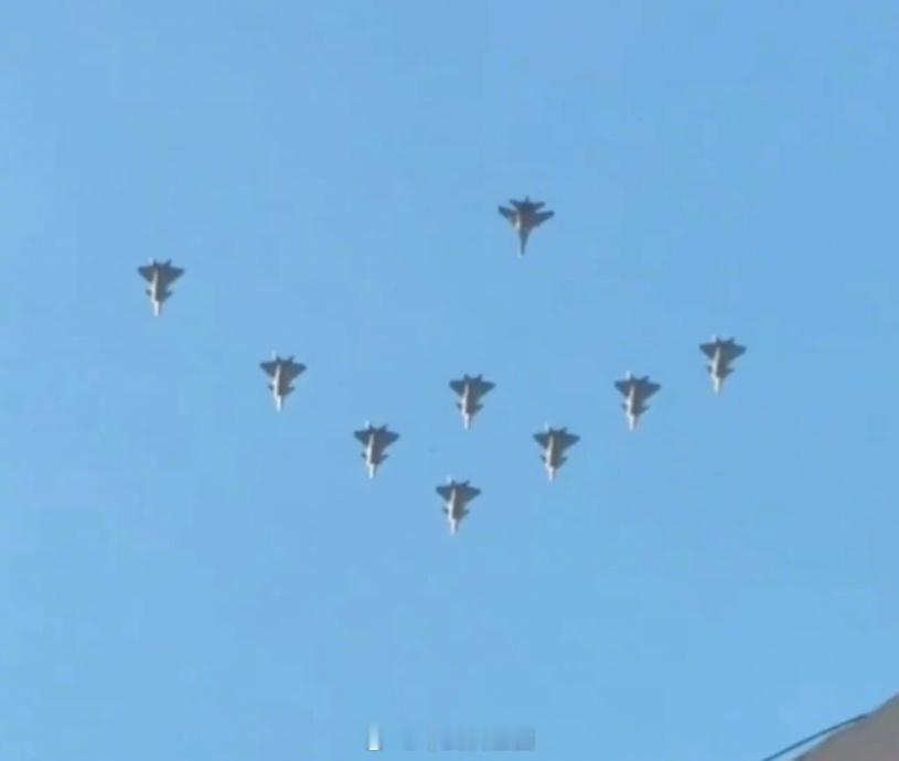 目前已经能够看到的梯队：歼-20大编队、空警500+歼16编队、空警600+歼1