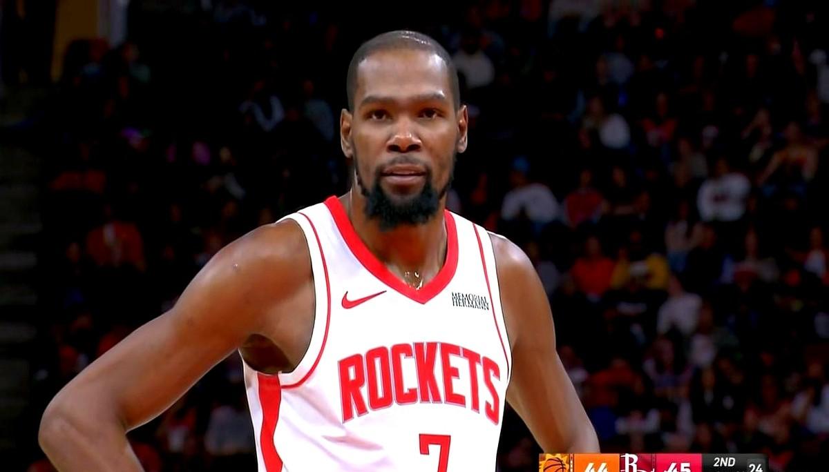 杜兰特这第二节简直是杀疯了！现在网上都炸锅了，有人说“第一节才5分我还以为要