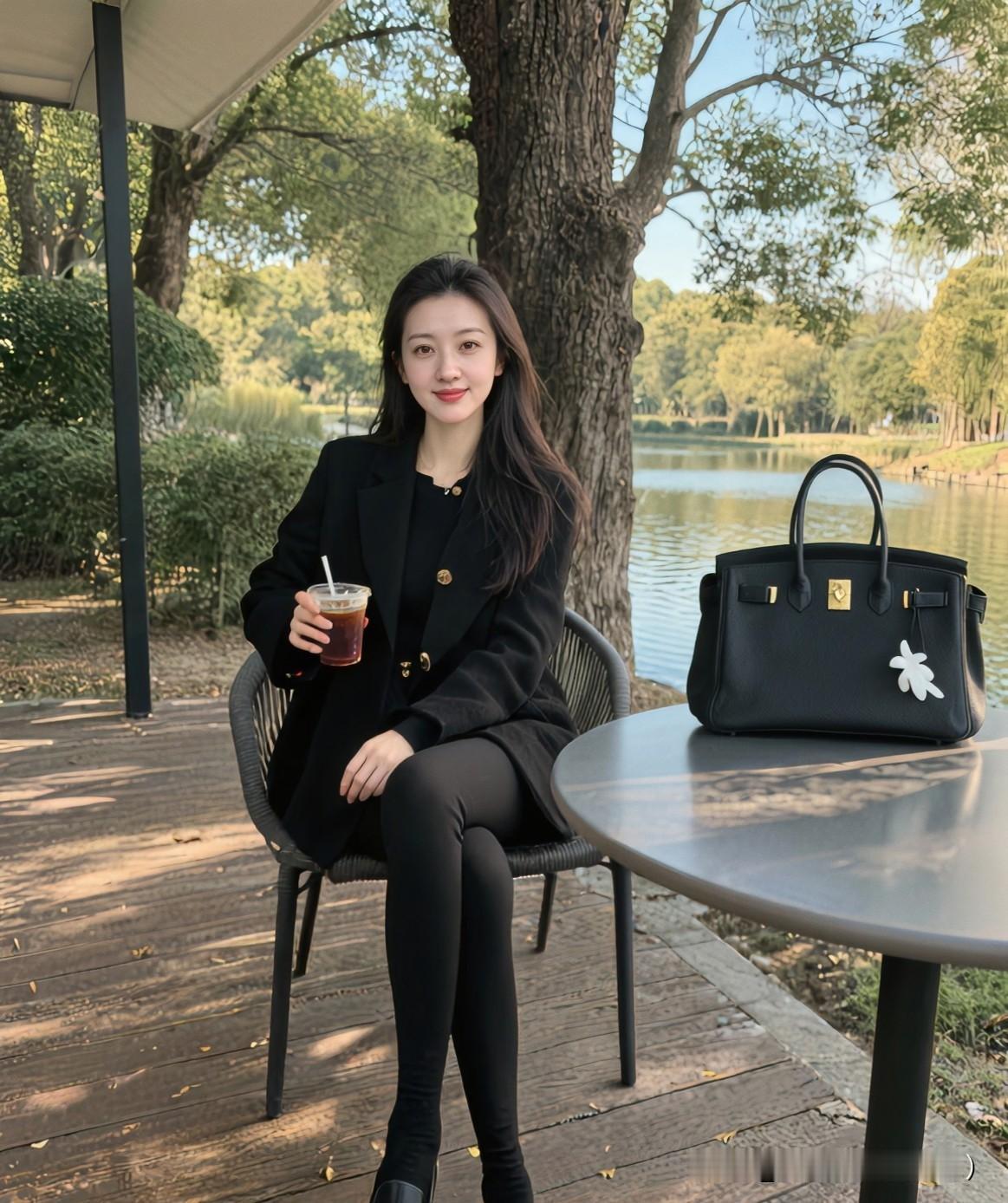 是啊，人生路上，总有些意料之外的坎。你掏心掏肺信任的朋友，可能某天就让你