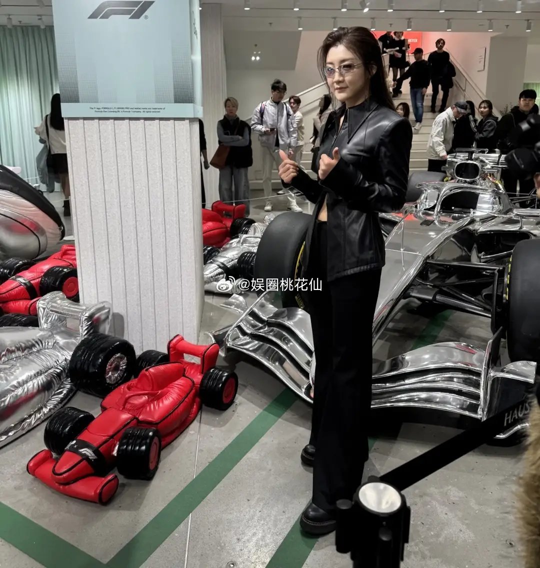 陈梦现身上海街头，身穿皮衣外套露小腹，第一次见这么酷的陈梦！！！！！！