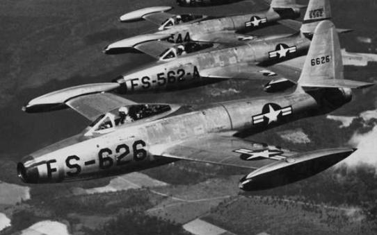 1953年，在停战协议生效前10个小时，美国一名空军上尉为了刷战绩，窜入吉林上空